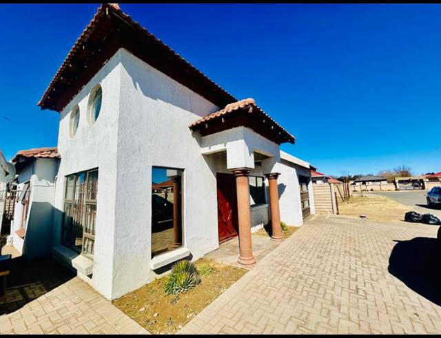 3 BEDROOM HOUSE FOR SALE IN VANDERBIJLPARK CE 3